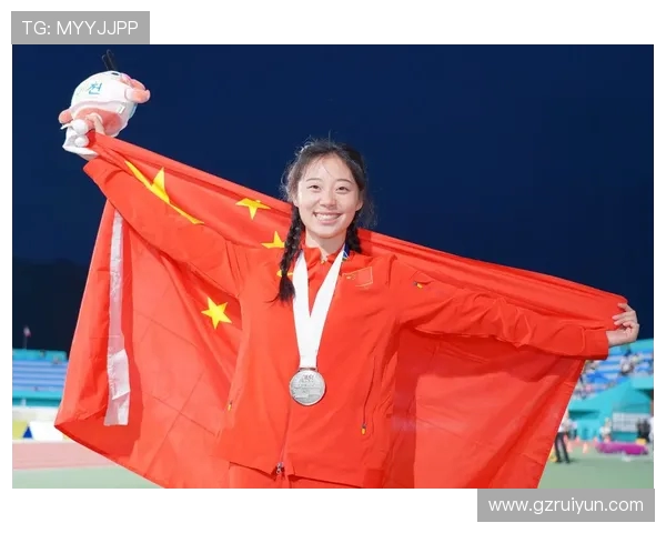放弃复旦复读圆梦北大！“田径甜妹” 刘峡君：在跑道与书桌间跑出人生加速度